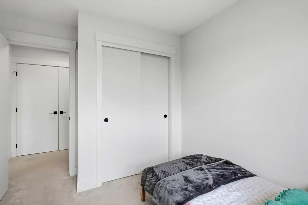 10060 46 Street NE Calgary AB T3J 2H8