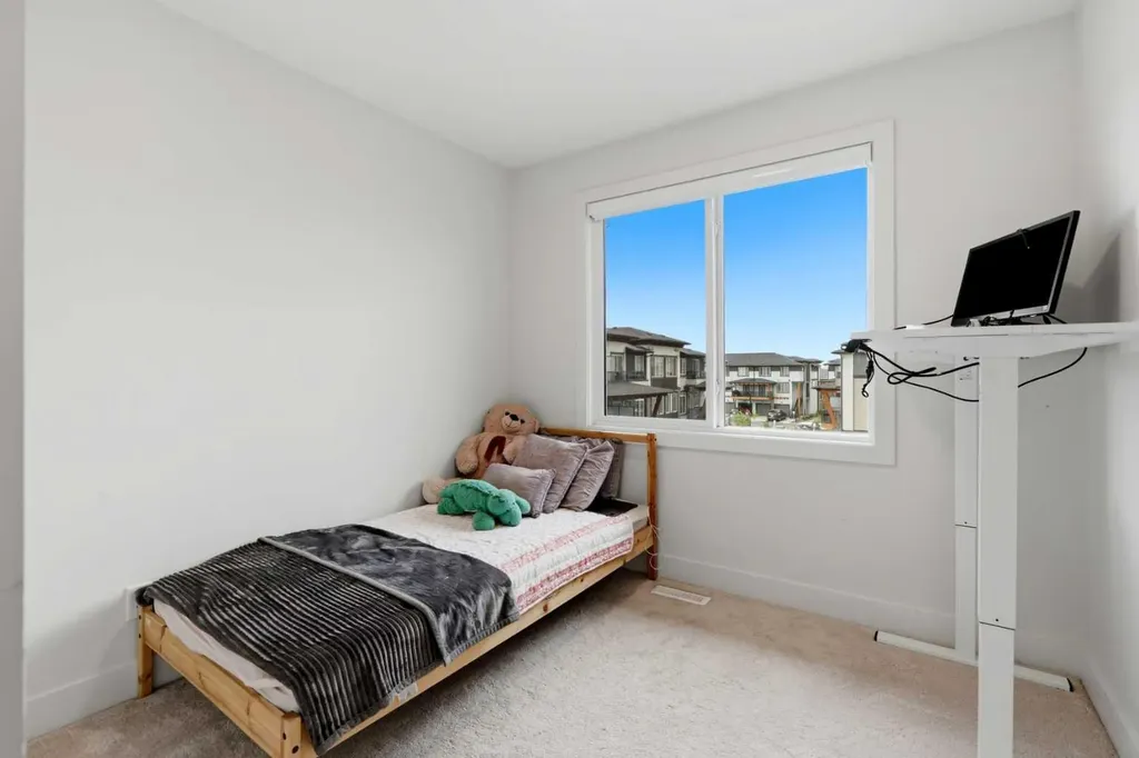 10060 46 Street NE Calgary AB T3J 2H8