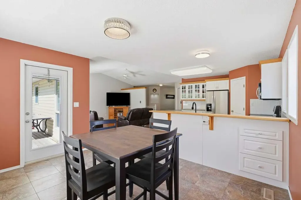 18 Osmond Close Red Deer AB T4N 6Y1