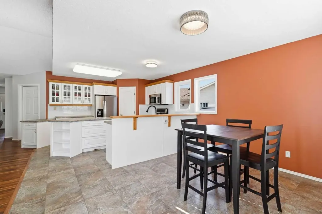 18 Osmond Close Red Deer AB T4N 6Y1