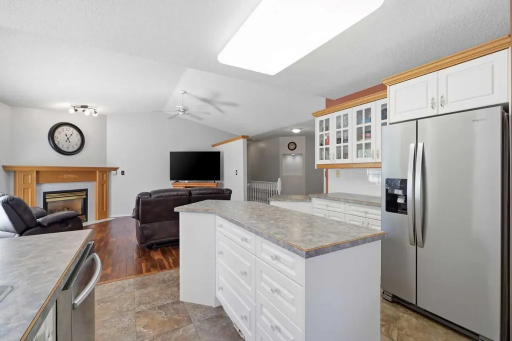 18 Osmond Close Red Deer AB T4N 6Y1
