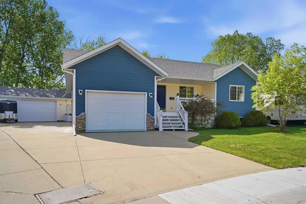 18 Osmond Close Red Deer AB T4N 6Y1
