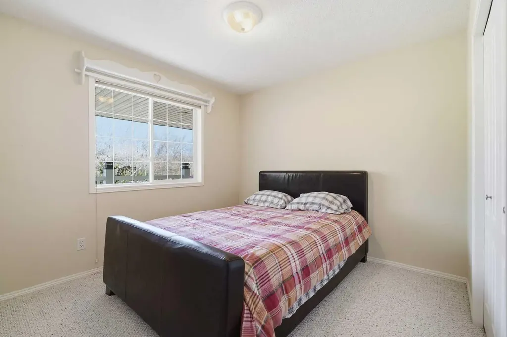 18 Osmond Close Red Deer AB T4N 6Y1