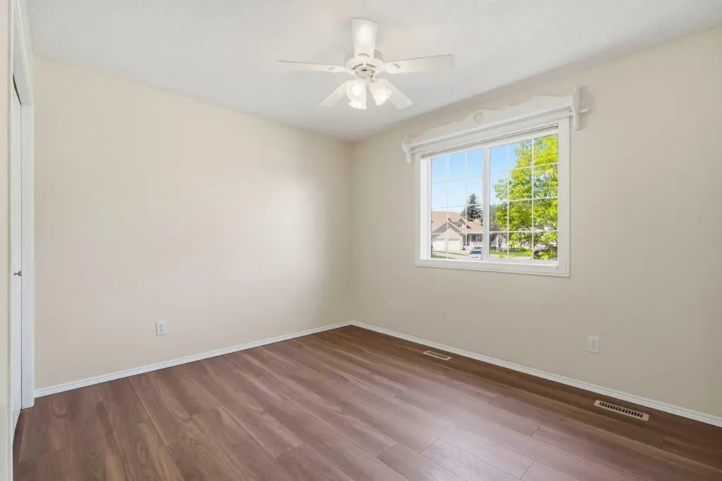 18 Osmond Close Red Deer AB T4N 6Y1