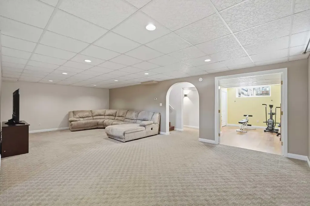 18 Osmond Close Red Deer AB T4N 6Y1
