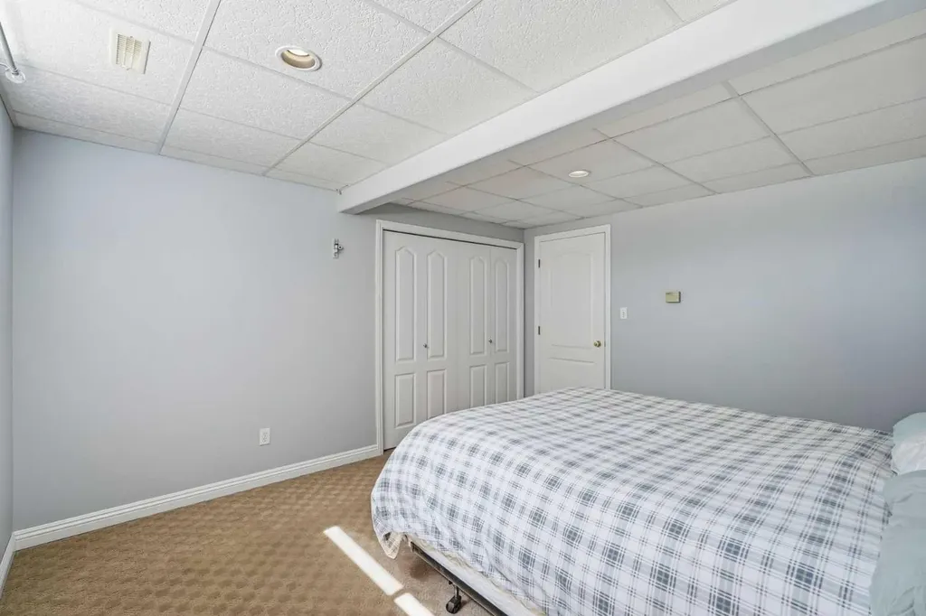 18 Osmond Close Red Deer AB T4N 6Y1