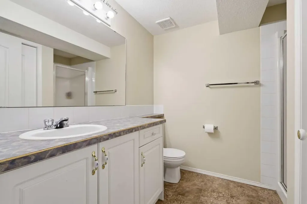 18 Osmond Close Red Deer AB T4N 6Y1