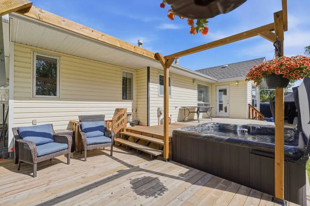 18 Osmond Close Red Deer AB T4N 6Y1