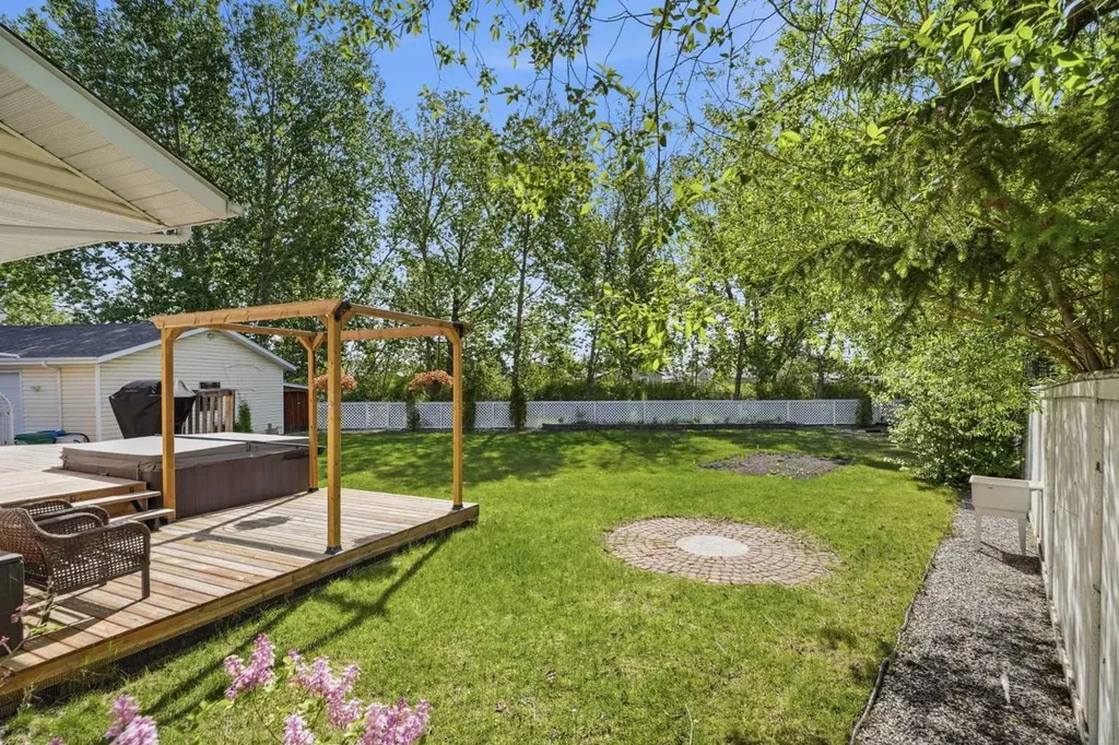 18 Osmond Close Red Deer AB T4N 6Y1