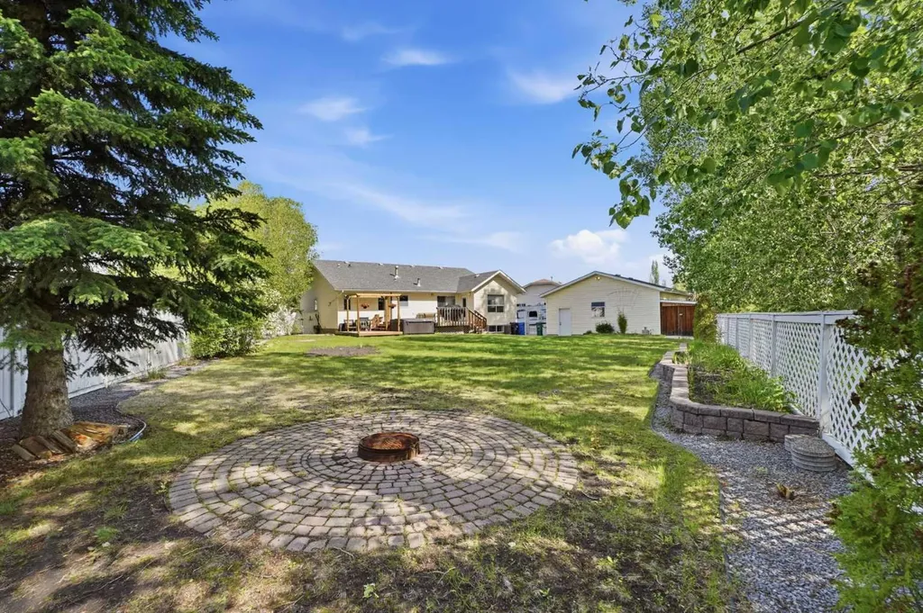 18 Osmond Close Red Deer AB T4N 6Y1