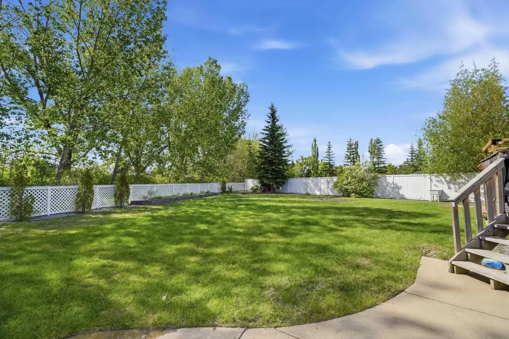 18 Osmond Close Red Deer AB T4N 6Y1
