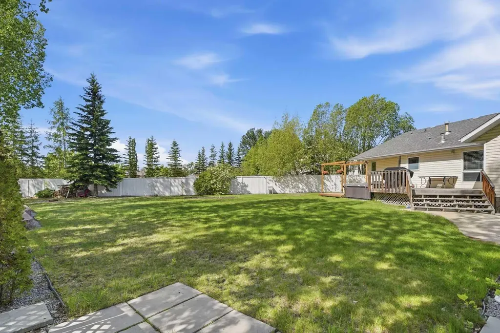18 Osmond Close Red Deer AB T4N 6Y1
