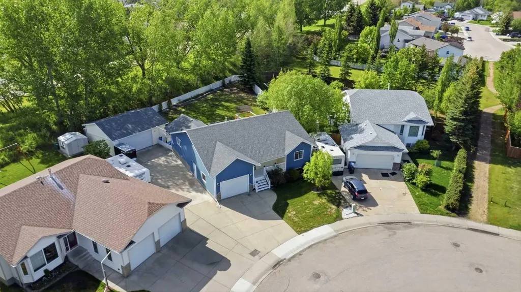 18 Osmond Close Red Deer AB T4N 6Y1