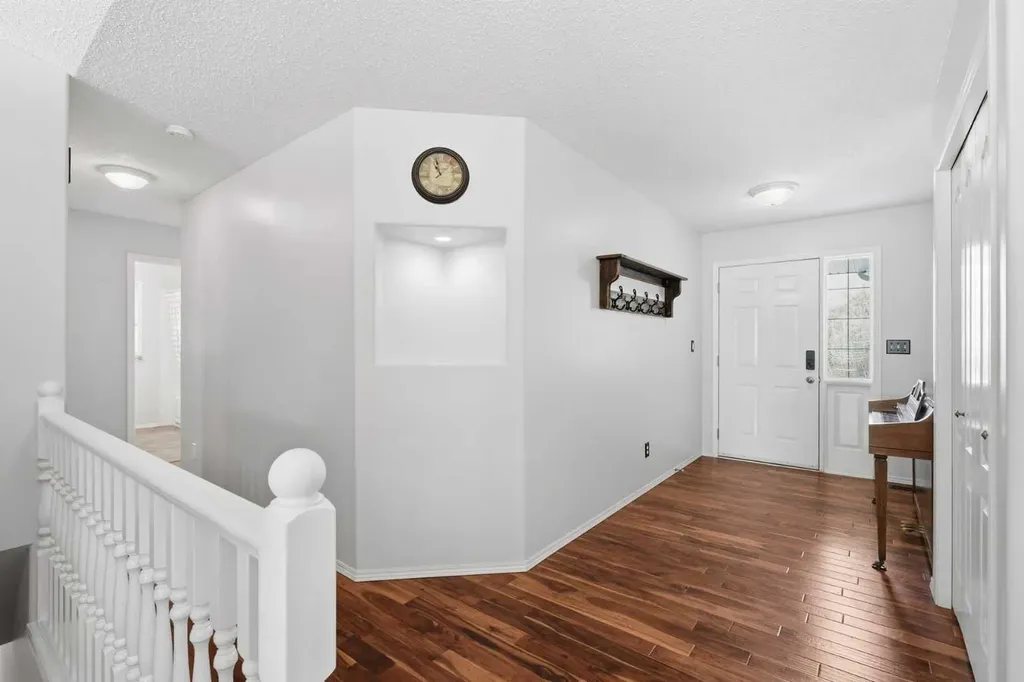 18 Osmond Close Red Deer AB T4N 6Y1