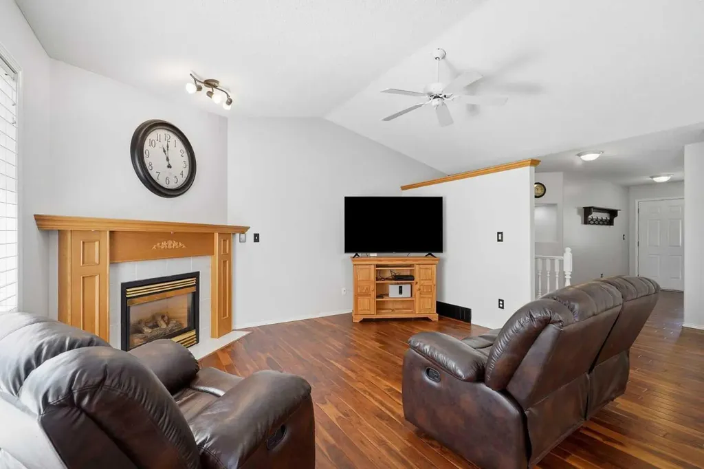 18 Osmond Close Red Deer AB T4N 6Y1