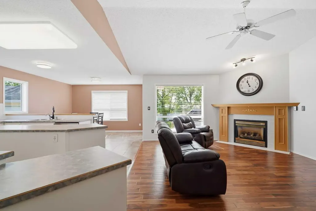 18 Osmond Close Red Deer AB T4N 6Y1