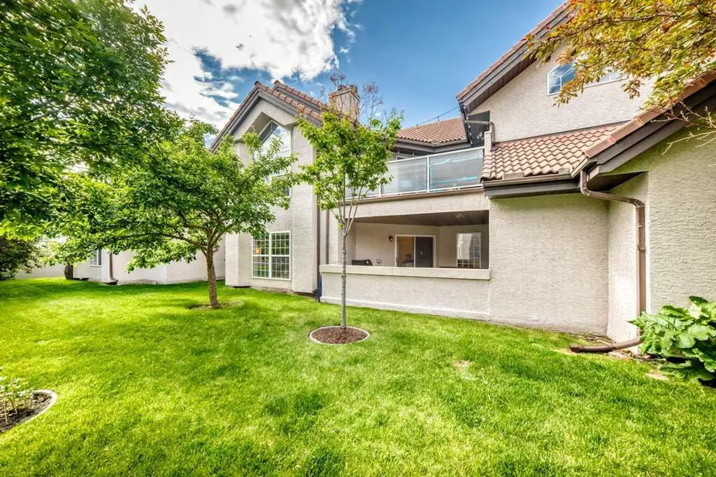 1997 Sirocco Drive SW Calgary AB T3H 3E6