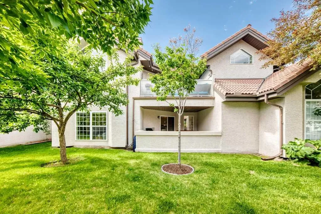 1997 Sirocco Drive SW Calgary AB T3H 3E6
