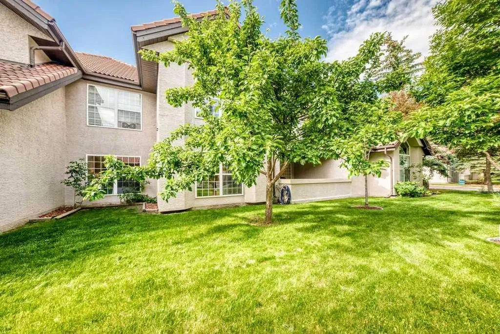1997 Sirocco Drive SW Calgary AB T3H 3E6