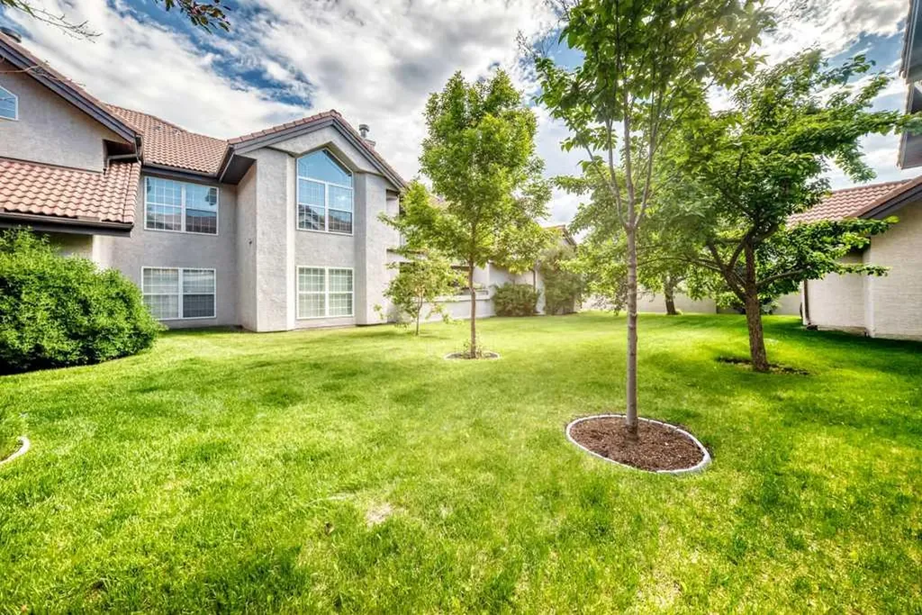 1997 Sirocco Drive SW Calgary AB T3H 3E6