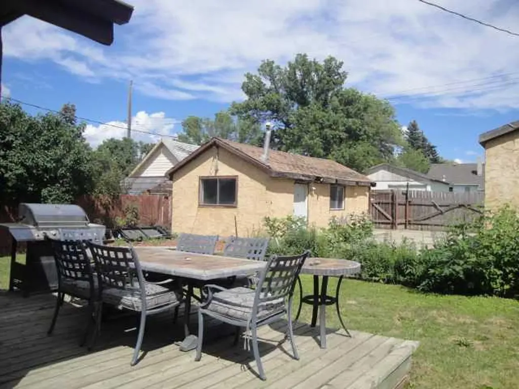 123 15th Street N Lethbridge AB T1H 2X3