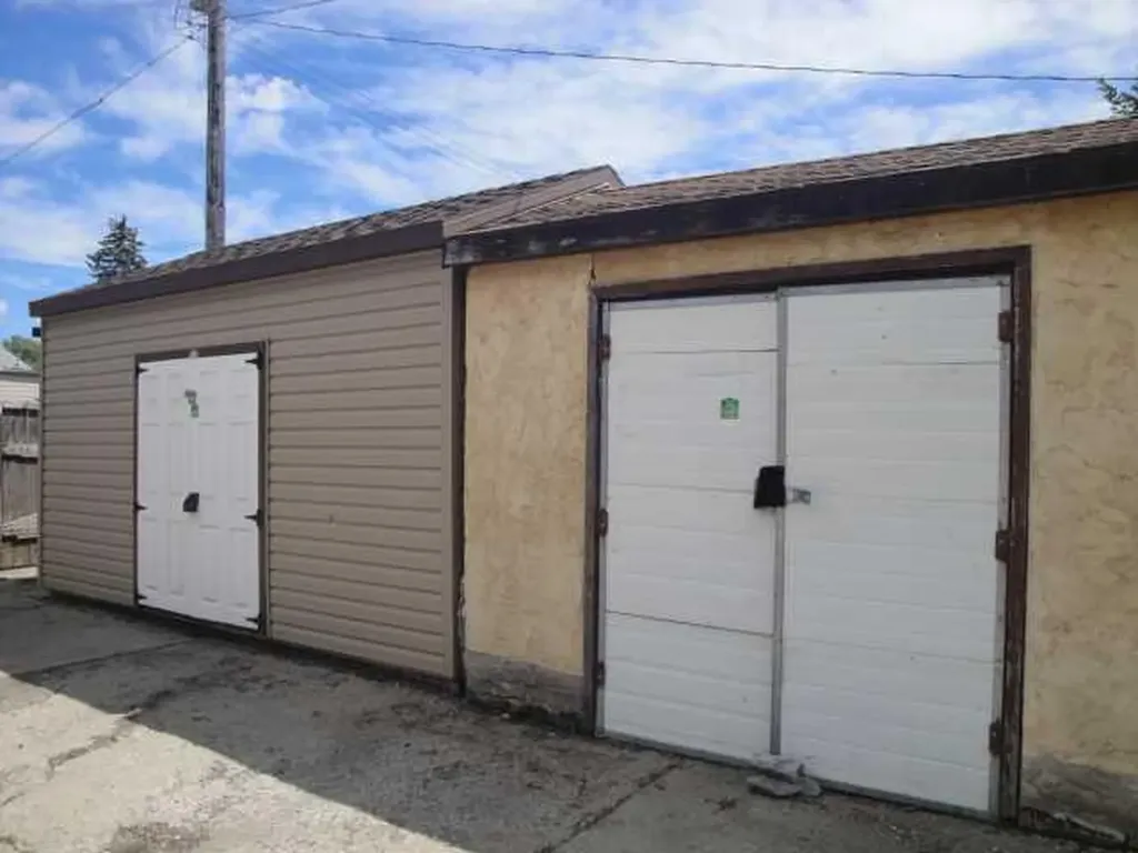 123 15th Street N Lethbridge AB T1H 2X3