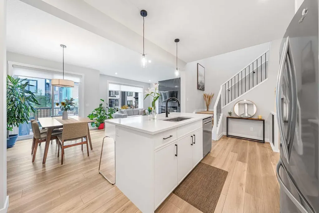 116 Rowmont Heath NW Calgary AB T3L 0H8