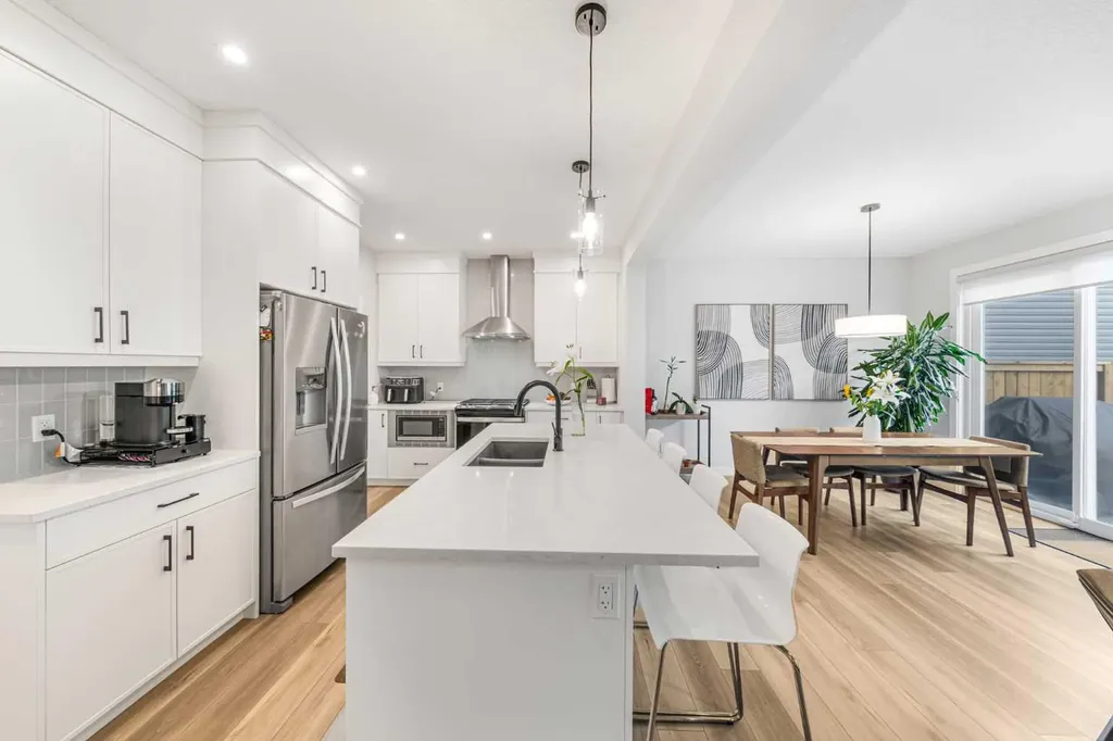 116 Rowmont Heath NW Calgary AB T3L 0H8