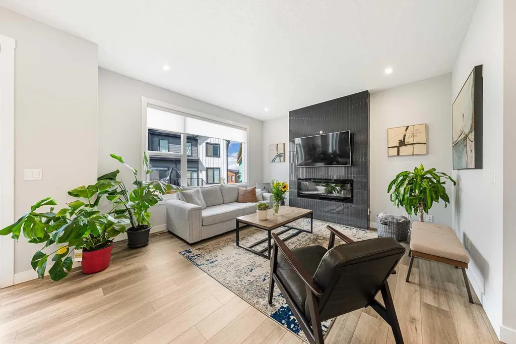 116 Rowmont Heath NW Calgary AB T3L 0H8