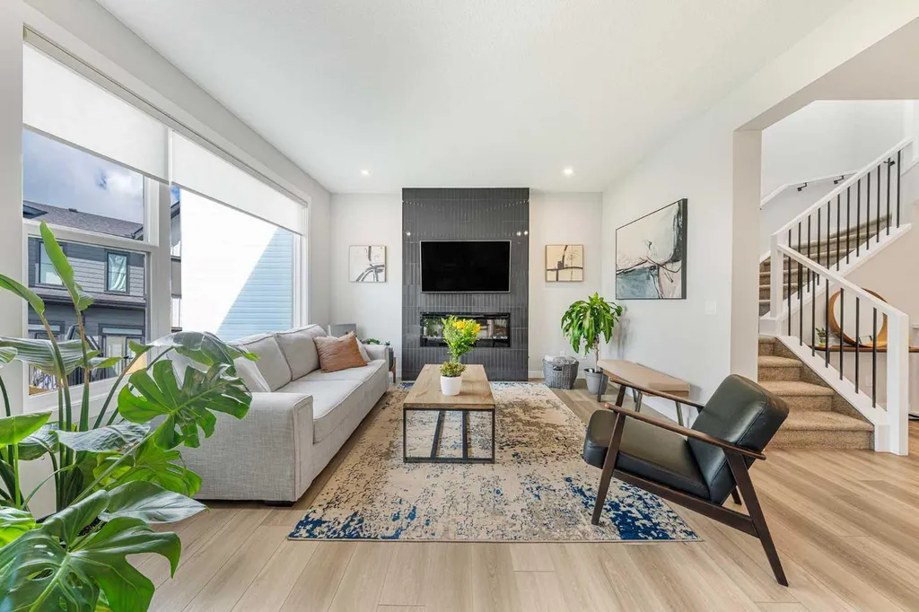 116 Rowmont Heath NW Calgary AB T3L 0H8