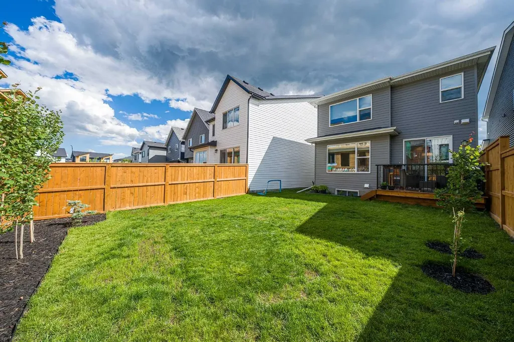 116 Rowmont Heath NW Calgary AB T3L 0H8