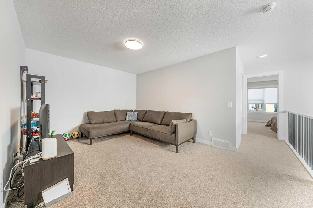 116 Rowmont Heath NW Calgary AB T3L 0H8
