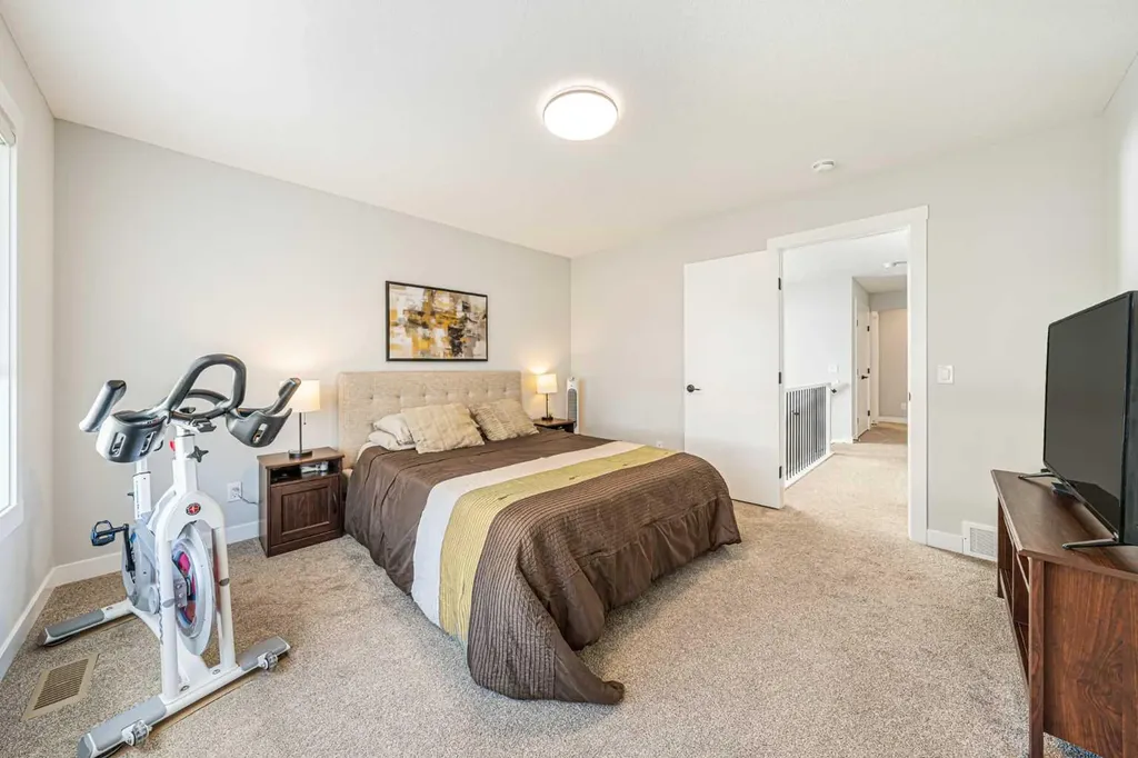 116 Rowmont Heath NW Calgary AB T3L 0H8