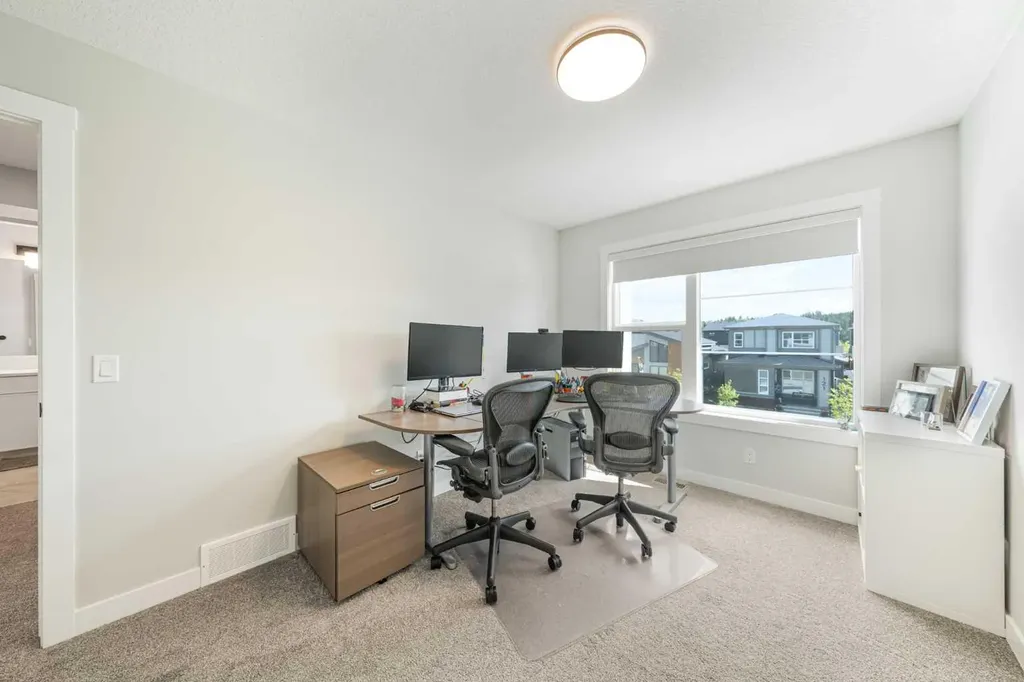 116 Rowmont Heath NW Calgary AB T3L 0H8