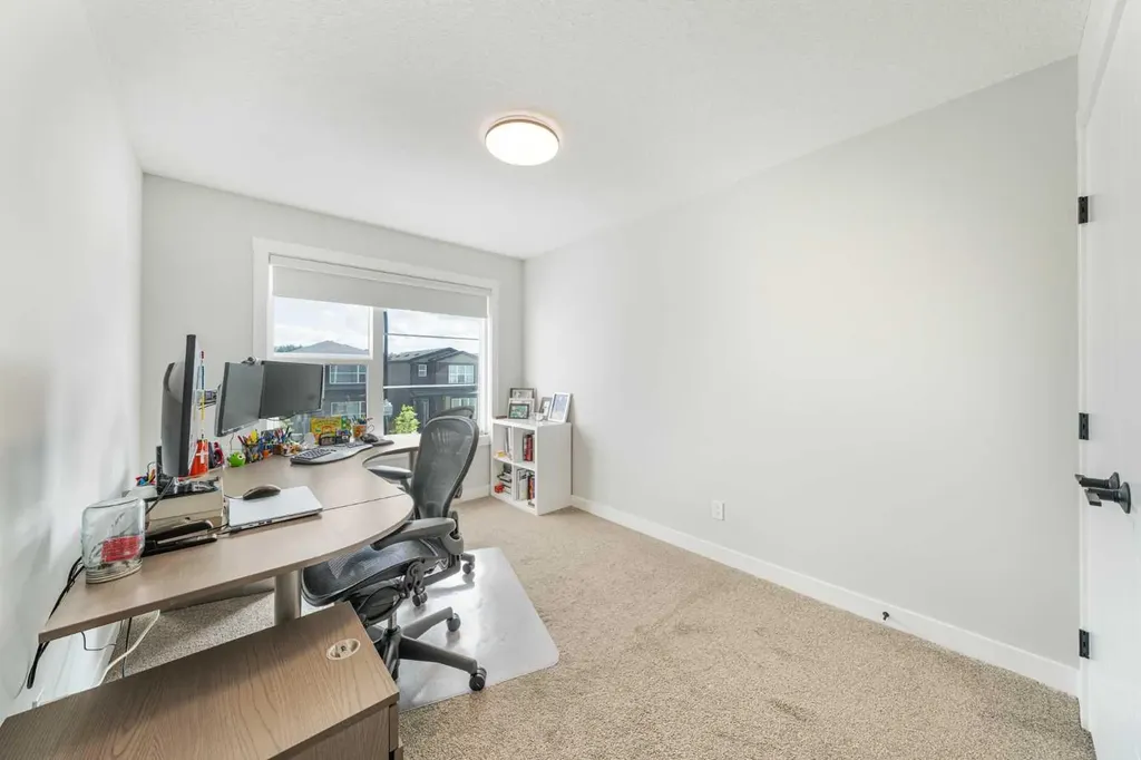 116 Rowmont Heath NW Calgary AB T3L 0H8