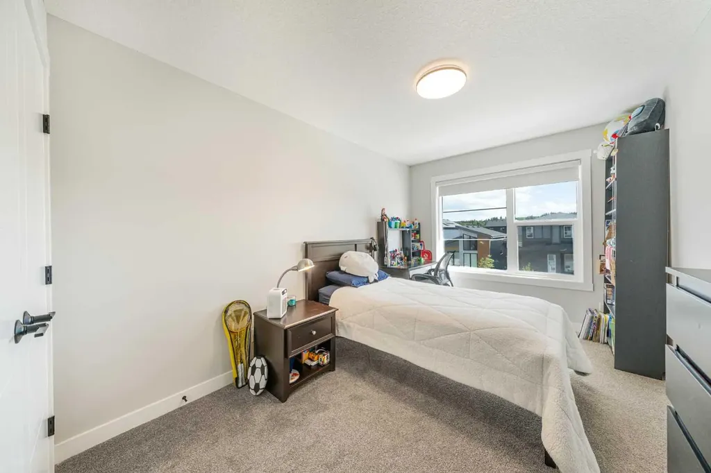 116 Rowmont Heath NW Calgary AB T3L 0H8