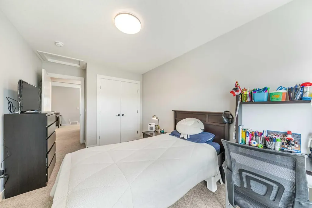 116 Rowmont Heath NW Calgary AB T3L 0H8