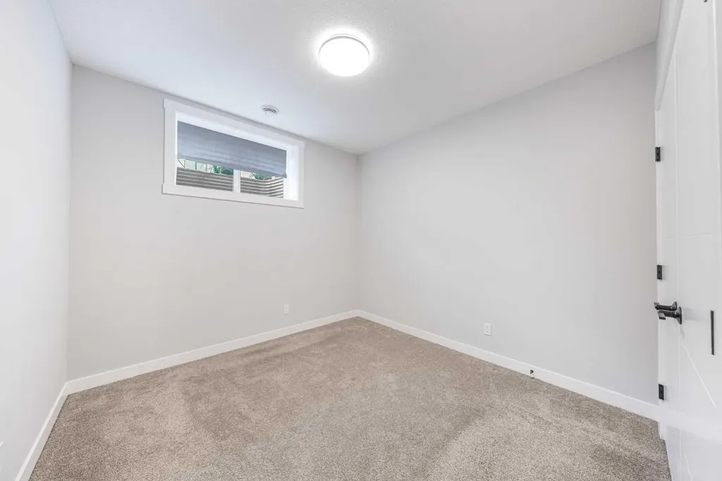 116 Rowmont Heath NW Calgary AB T3L 0H8