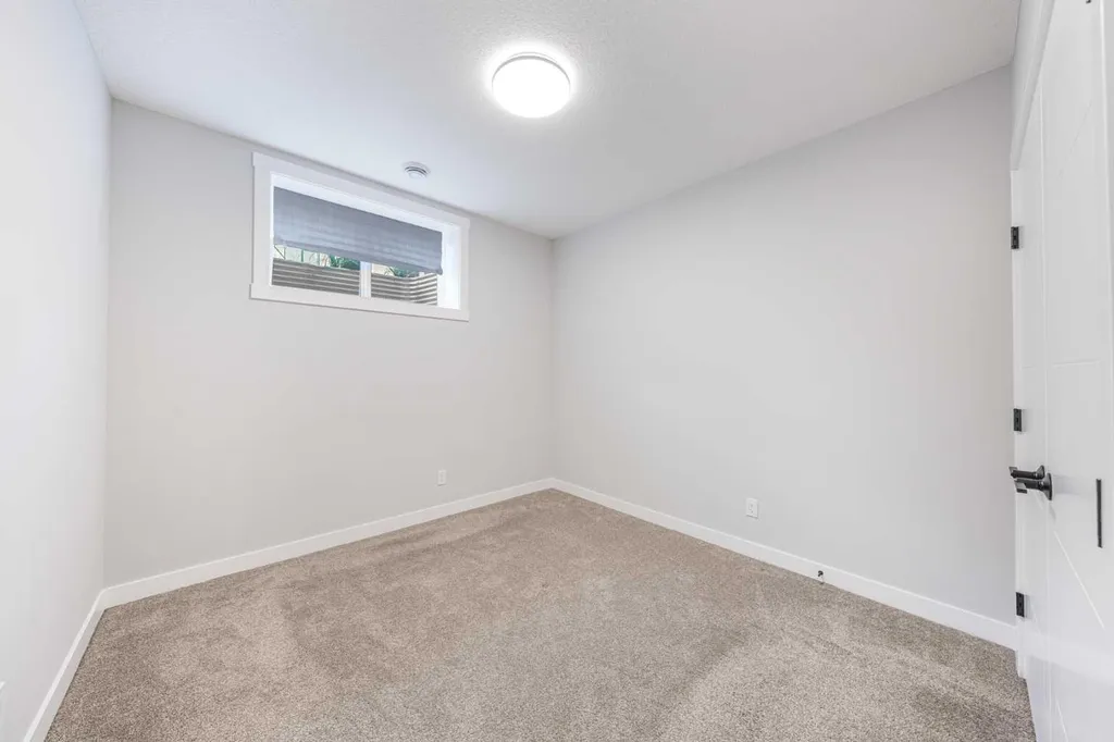 116 Rowmont Heath NW Calgary AB T3L 0H8