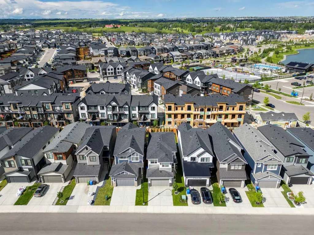 116 Rowmont Heath NW Calgary AB T3L 0H8