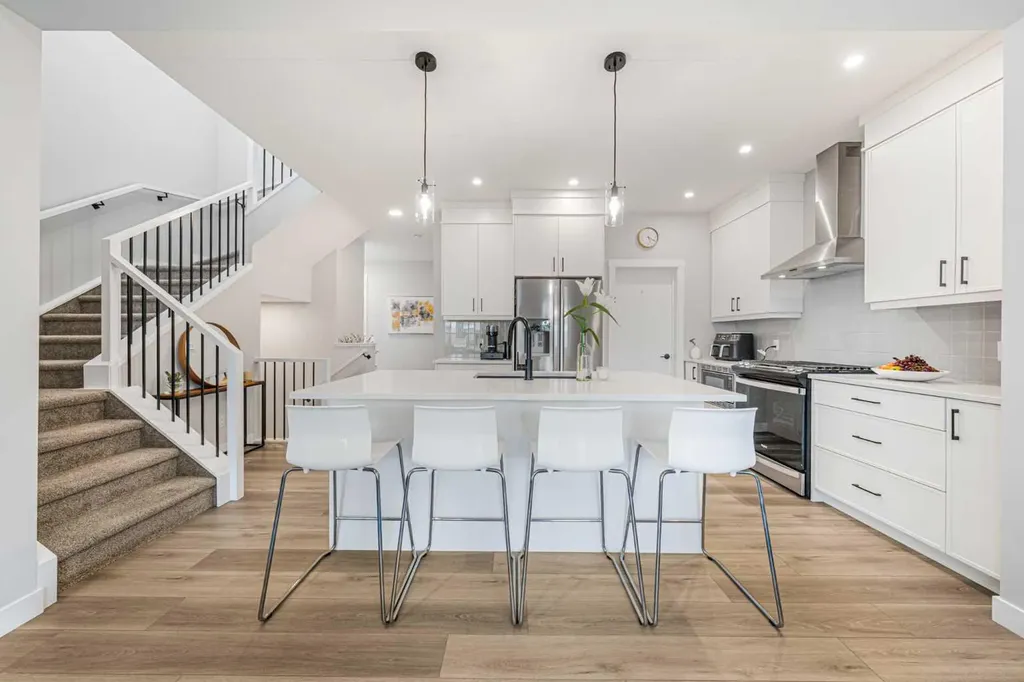 116 Rowmont Heath NW Calgary AB T3L 0H8