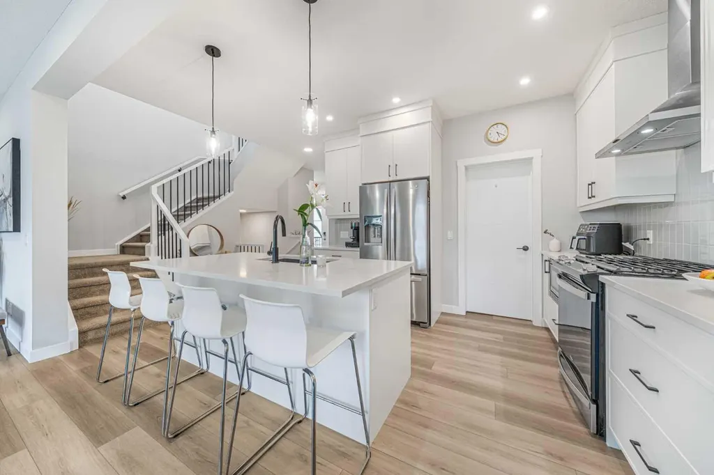 116 Rowmont Heath NW Calgary AB T3L 0H8