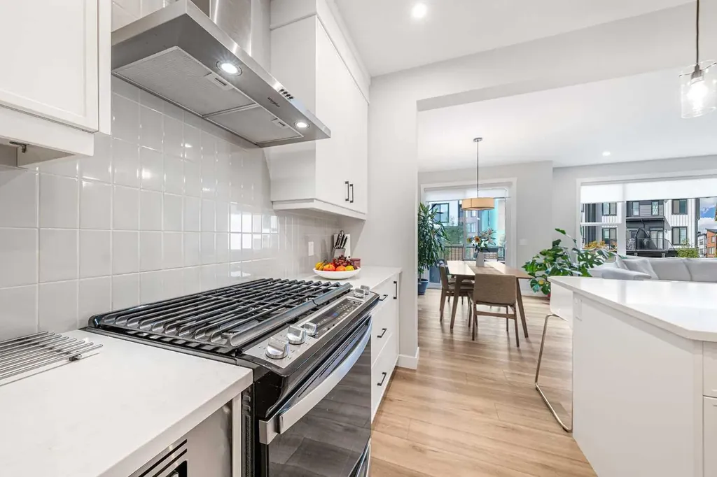 116 Rowmont Heath NW Calgary AB T3L 0H8