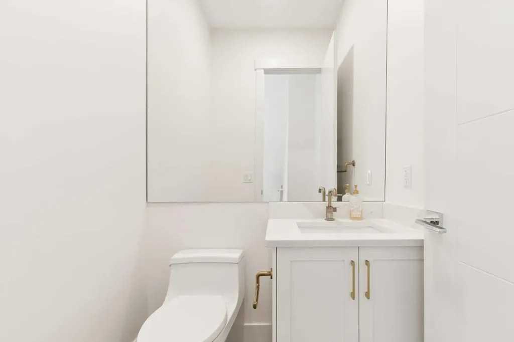 1430 27 Street SW Calgary AB T3C 1L3