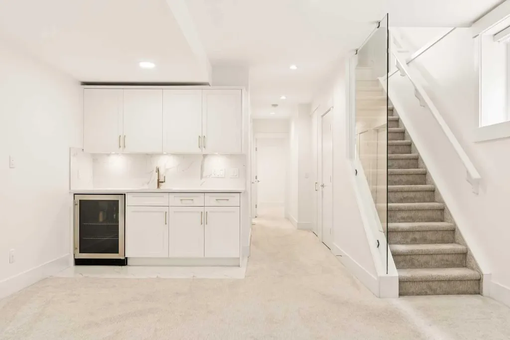1430 27 Street SW Calgary AB T3C 1L3