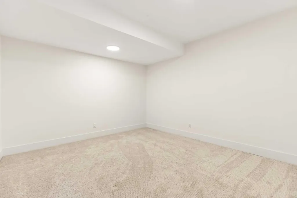 1430 27 Street SW Calgary AB T3C 1L3