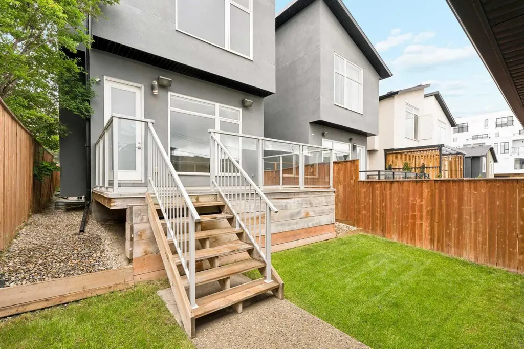 1430 27 Street SW Calgary AB T3C 1L3