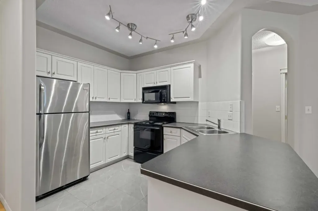 2419 Erlton Road SW Calgary AB T2S 3B8