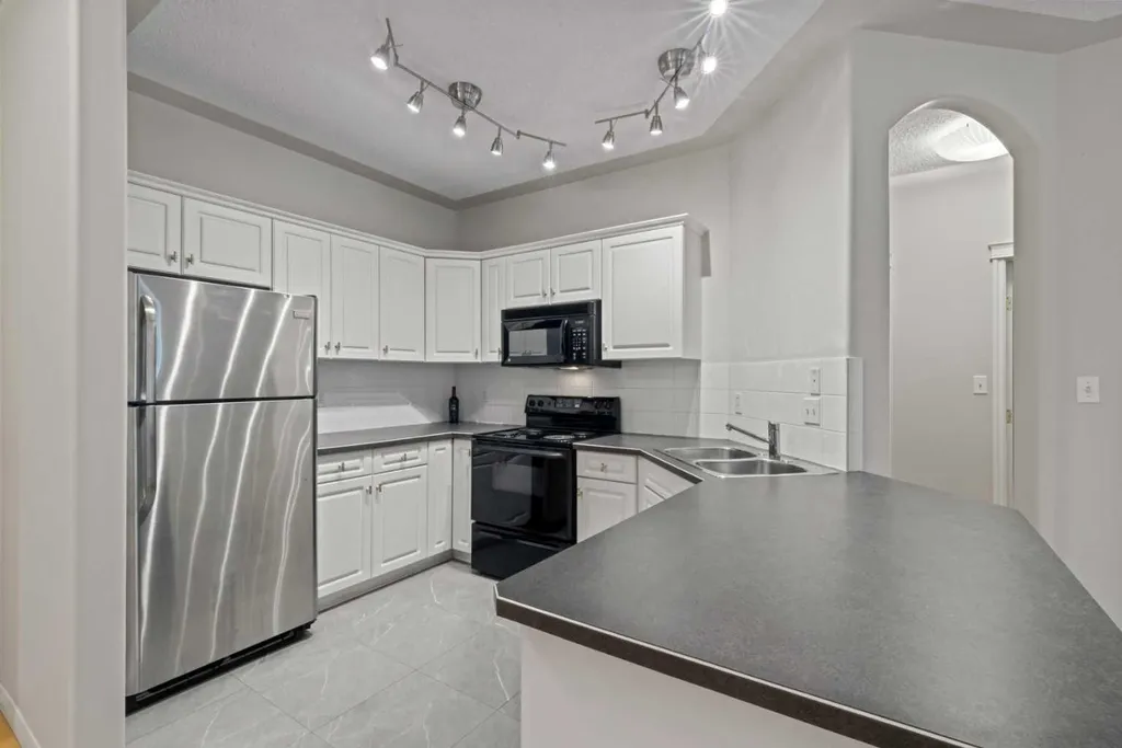 2419 Erlton Road SW Calgary AB T2S 3B8