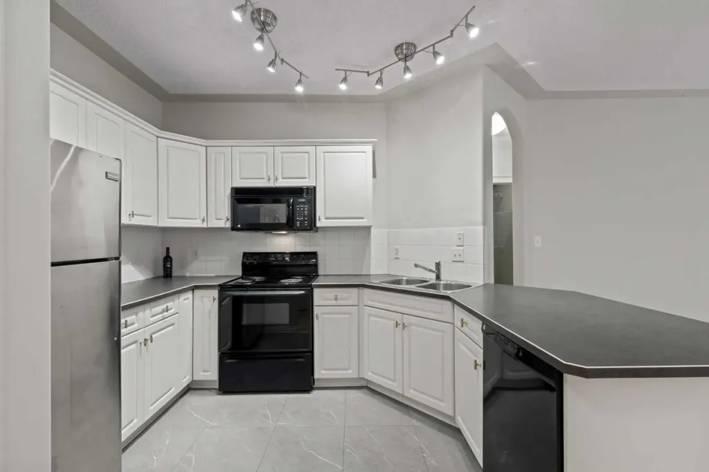 2419 Erlton Road SW Calgary AB T2S 3B8